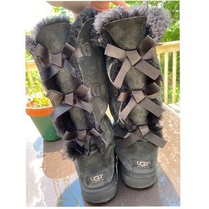 Black Ugg boots
